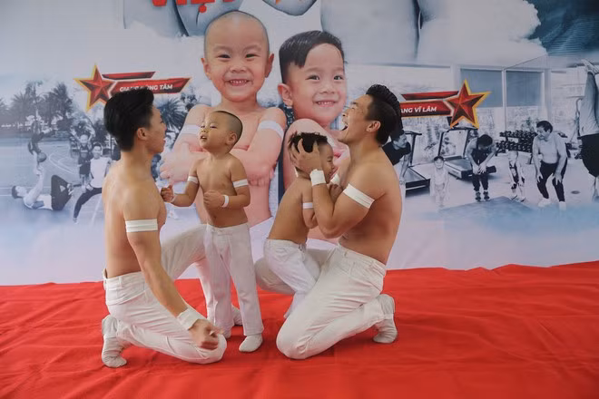 Anh em nhà họ Giang vỡ òa trước sự nỗ lực của hai con trai ẢNH: VIỆT KHOA