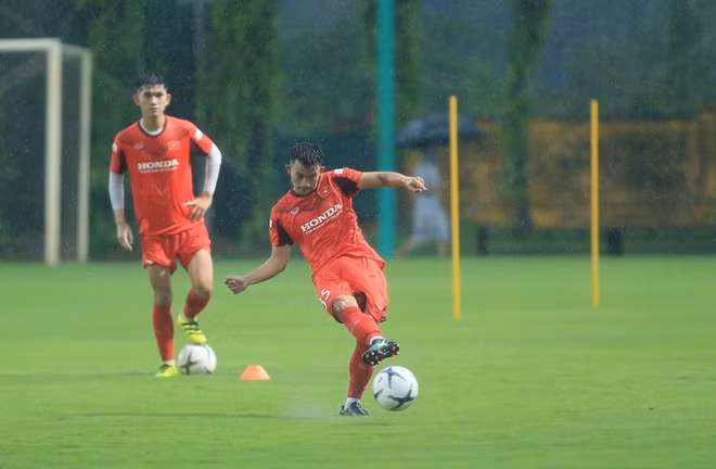 Tiền vệ Hồng Sơn ẢNH: KHẮC VIỆT