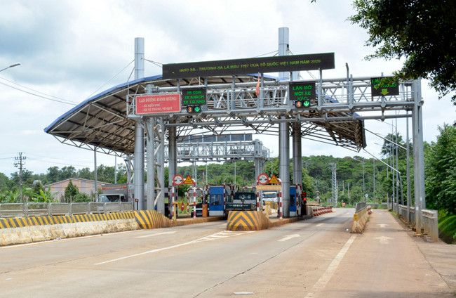 Trạm thu phí của Công ty cổ phần BOT Quang Đức trên quốc lộ 14.