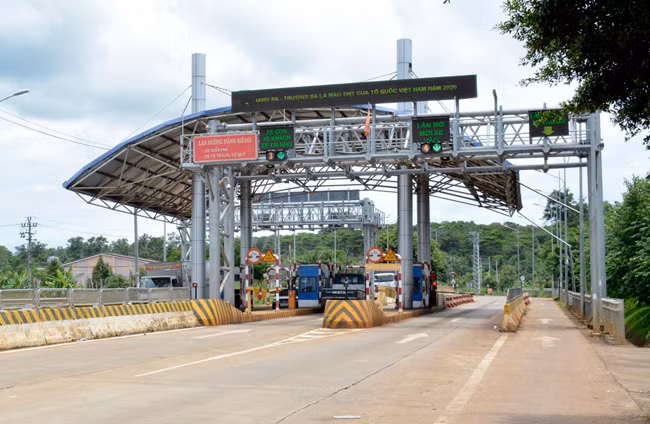 Trạm thu phí của Công ty cổ phần BOT Quang Đức trên quốc lộ 14.