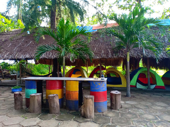 Không gian thoáng đãng, mộc mạc của homestay - Ảnh: LÊ THÚY