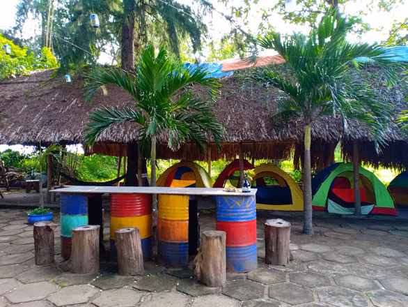 Không gian thoáng đãng, mộc mạc của homestay - Ảnh: LÊ THÚY