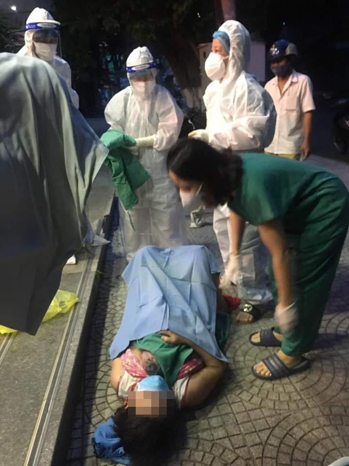 Sản phụ được y-bác sĩ hỗ trợ sinh thường thành công ngay trước cửa BV Phụ nữ Đà Nẵng Sản phụ được y-bác sĩ hỗ trợ sinh thường thành công ngay trước cửa BV Phụ nữ Đà Nẵng