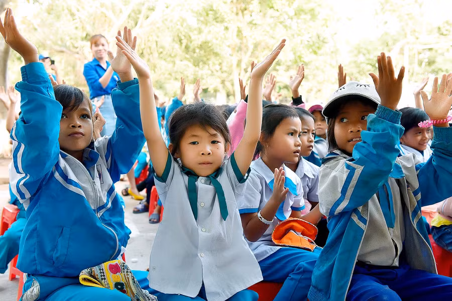 .Tập huấn kiến thức phòng chống đuối nước kết hợp tổ chức sân chơi vận động, cho các em thiếu nhi.