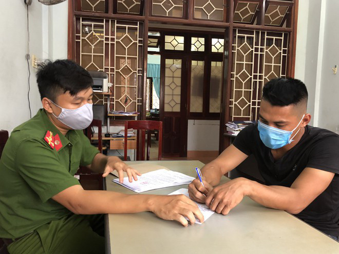 Trần Minh Trí tại cơ quan công an Trần Minh Trí tại cơ quan công an