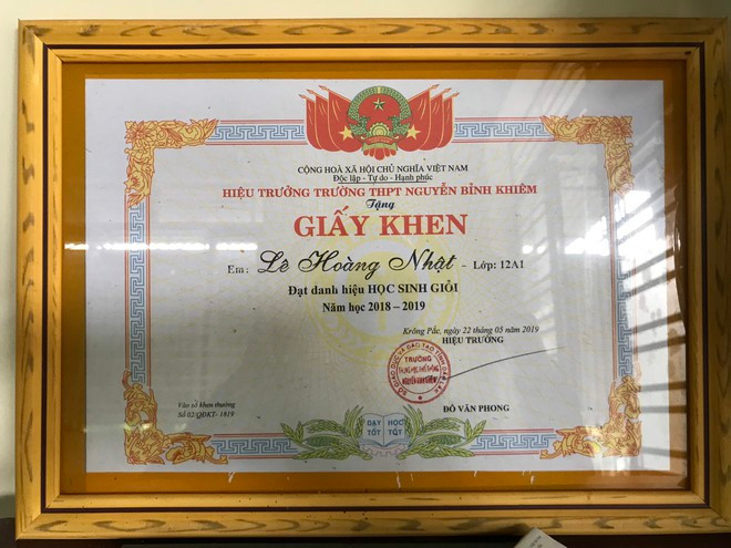 Giấy khen danh hiệu học sinh giỏi của Nhật năm học 2018-2019 ẢNH: NVCC