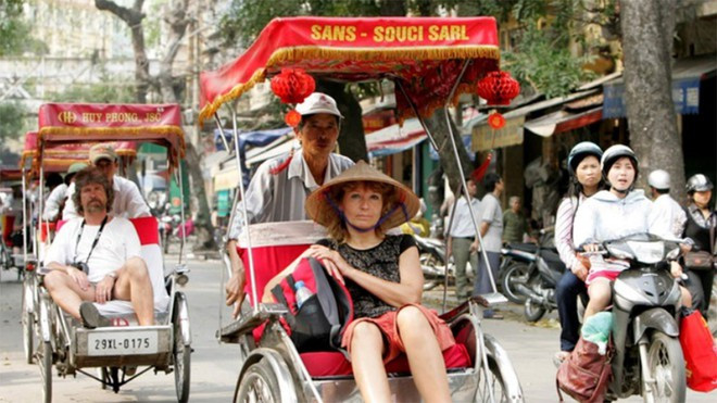 Khách nước ngoài đến Hà Nội ẢNH NGỌC THẮNG