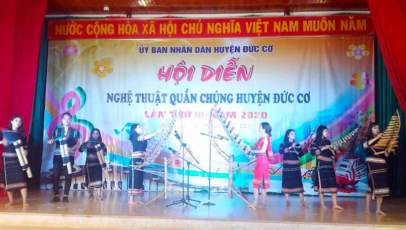 Một tiết mục hòa tấu nhạc cụ dân tộc tại hội diễn. Ảnh: Lê Xuân Hoan  Một tiết mục hòa tấu nhạc cụ dân tộc tại hội diễn. Ảnh: Lê Xuân Hoan
