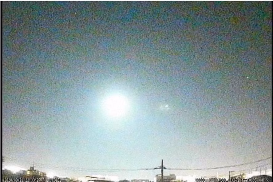 Hình ảnh sao băng quan sát thấy từ Hiratsuka, Kanagawa, Nhật Bản hôm 21.8. Ảnh: Mainichi.