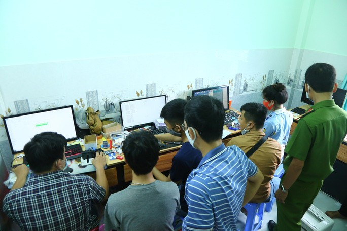 Công an kiểm tra khu vực Thành thuê người thực hiện hành vi thu lợi bất chính Công an kiểm tra khu vực Thành thuê người thực hiện hành vi thu lợi bất chính