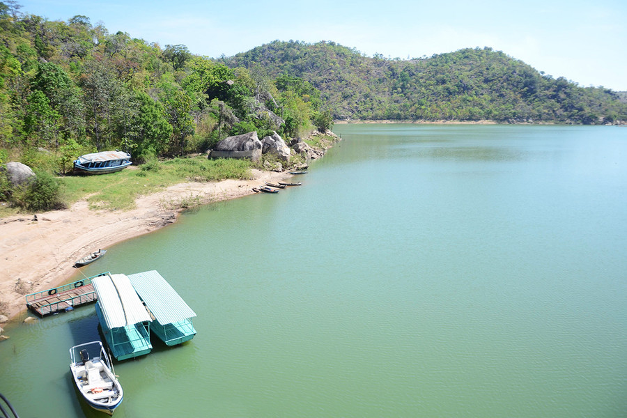  Công tác đảm bảo an toàn cho hồ thủy lợi Ayun Hạ luôn được đề cao trong mùa mưa bão. Ảnh: THÙY CHI