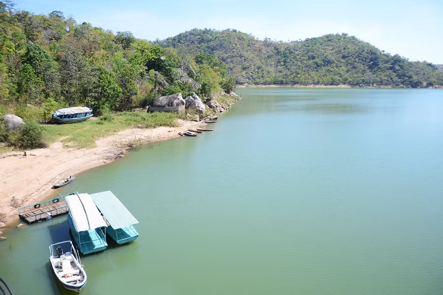  Công tác đảm bảo an toàn cho hồ thủy lợi Ayun Hạ luôn được đề cao trong mùa mưa bão. Ảnh: THÙY CHI