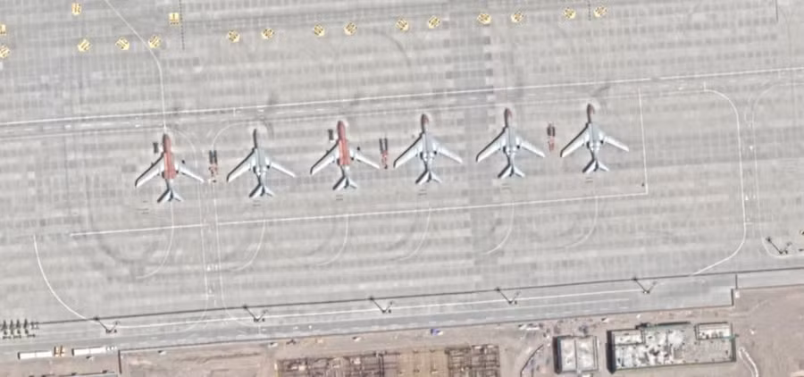 6 oanh tạc cơ chiến lược H-6 của Trung Quốc hiện diện ở Tân Cương.