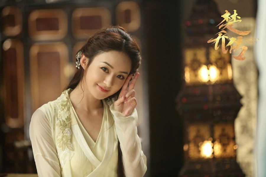 Triệu Lệ Dĩnh ghi dấu trong lòng người hâm mộ nhờ tài năng diễn xuất qua nhiều dạng vai khác nhau. Đáng chú ý là tạo hình cổ trang đẹp 