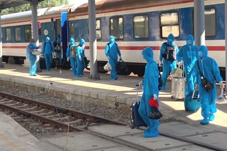 Ngành đường sắt đưa công nhân Trung Quốc sang Việt Nam làm việc. Ảnh VNR