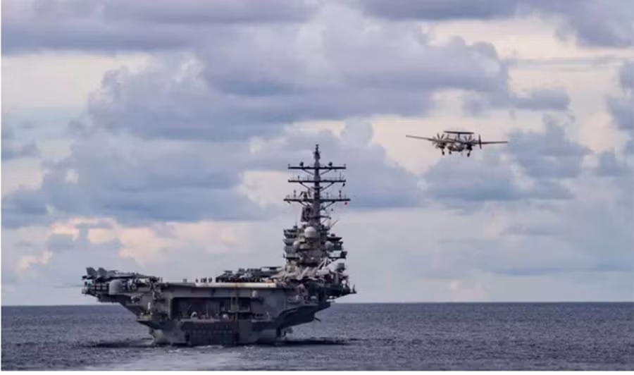  Tàu sân bay USS Ronald Reagan tập trận ở biển Đông. Ảnh: EPA