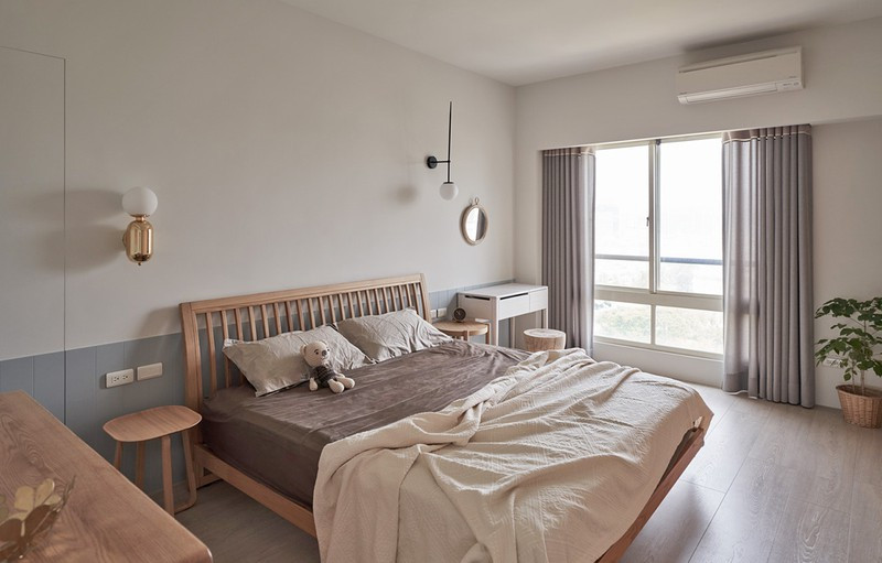 Phòng ngủ đơn giản nhưng ấm cúng.