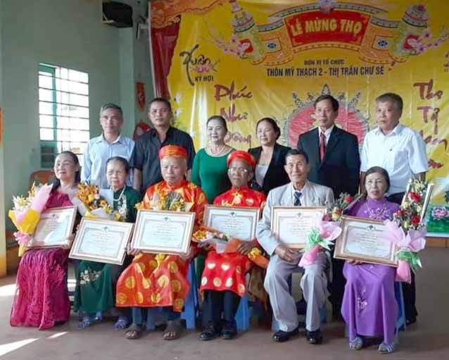 Lễ mừng thọ người cao tuổi ở thôn Mỹ Thạch 2 (thị trấn Chư Sê). Ảnh: Hoàng Cư