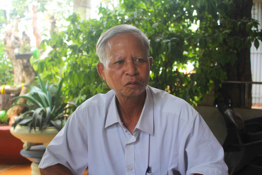 Ông Rơ Châm Hyát (Chủ tịch Ủy ban MTTQ Việt Nam xã Ia Ka)-thí sinh lớn tuổi nhất tại điểm thi Trường THPT Mạc Đĩnh Chi. Ảnh: Hoành Sơn Ông Rơ Châm Hyát (Chủ tịch Ủy ban MTTQ Việt Nam xã Ia Ka)-thí sinh lớn tuổi nhất tại điểm thi Trường THPT Mạc Đĩnh Chi. Ảnh: Hoành Sơn