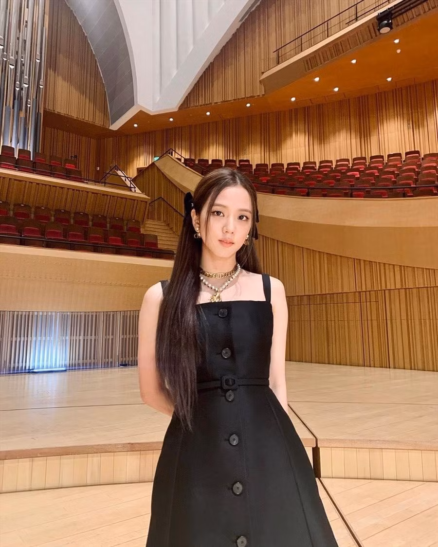 Giọng hát của Jisoo cũng được đánh giá cao hơn rất nhiều so với ngày trước. Khả năng vũ đạo của Jisoo cũng ngày càng đi lên và không thua kém gì Lisa, Jennie hay Rosé. Ảnh: IGNV. 