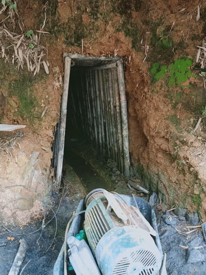 Hiện trường khai thác vàng trái phép ẢNH: PHAN BÁ