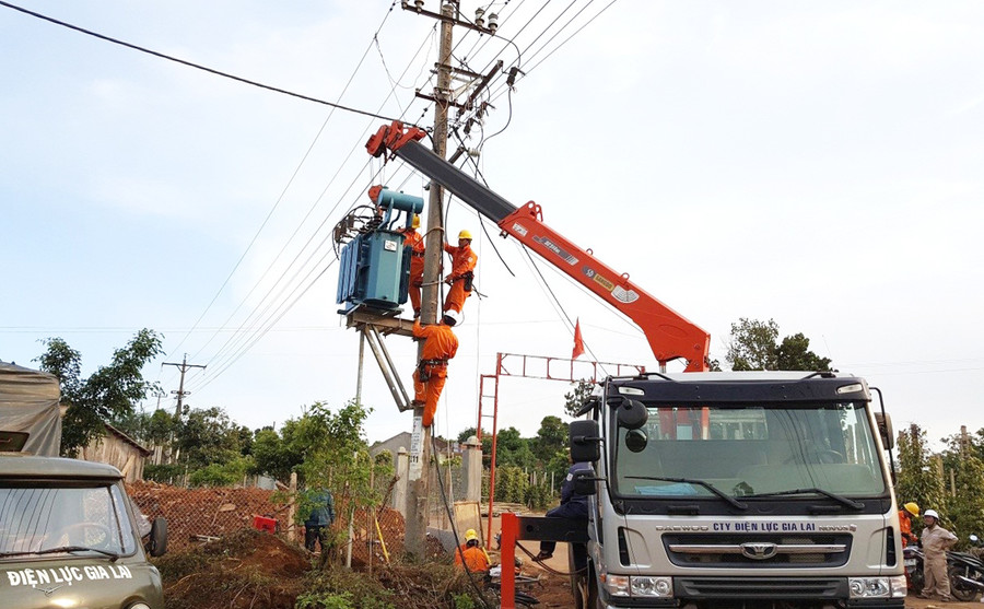 Công ty Điện lực Gia Lai chú trọng đầu tư, nâng cấp lưới điện ở vùng sâu, vùng xa. Ảnh: H.D