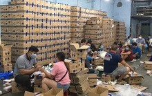 Số thùng găng tay y tế đã qua sử dụng bị phát hiện trong căn nhà ở Hương lộ 2, phường Bình Trị Đông A, quận Bình Tân Số thùng găng tay y tế đã qua sử dụng bị phát hiện trong căn nhà ở Hương lộ 2, phường Bình Trị Đông A, quận Bình Tân