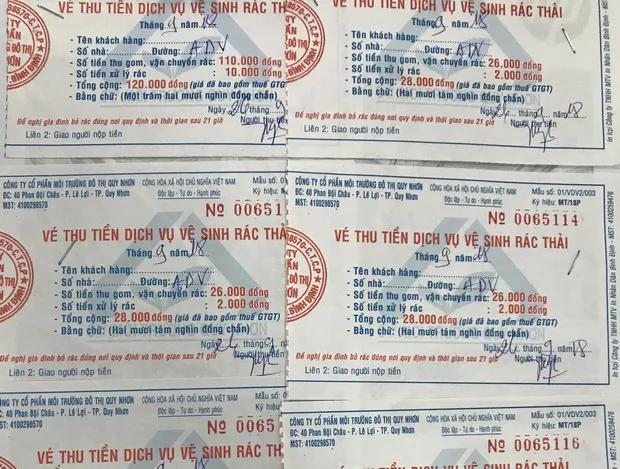 Công ty CP MTĐT Quy Nhơn dùng vé thu tiền vệ sinh rác thải để thu phí dịch vụ bãi biển Quy Nhơn đối với nhiều đoàn du khách.