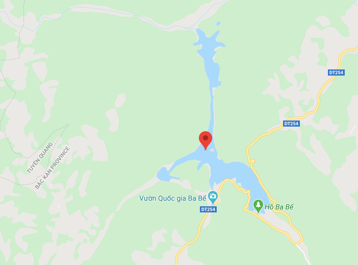 Hồ Ba Bể cách Hà Nội khoảng 230km, thuộc xã Nam Mẫu, huyện Ba Bể, tỉnh Bắc Kạn - Ảnh chụp màn hình