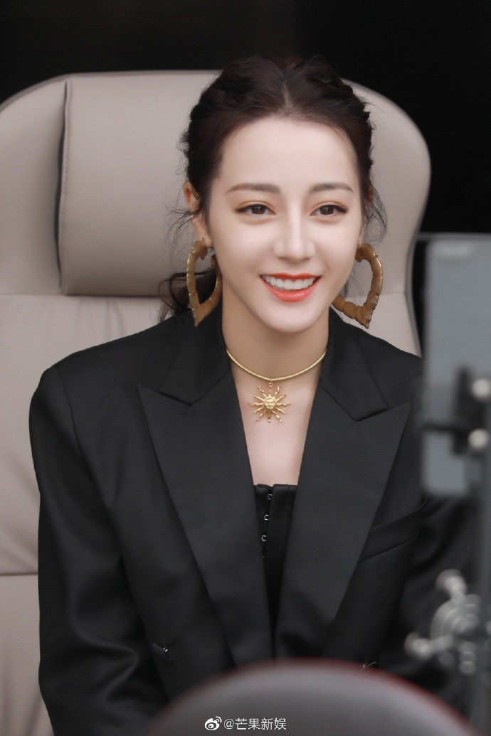 Cận gương mặt xinh đẹp của 