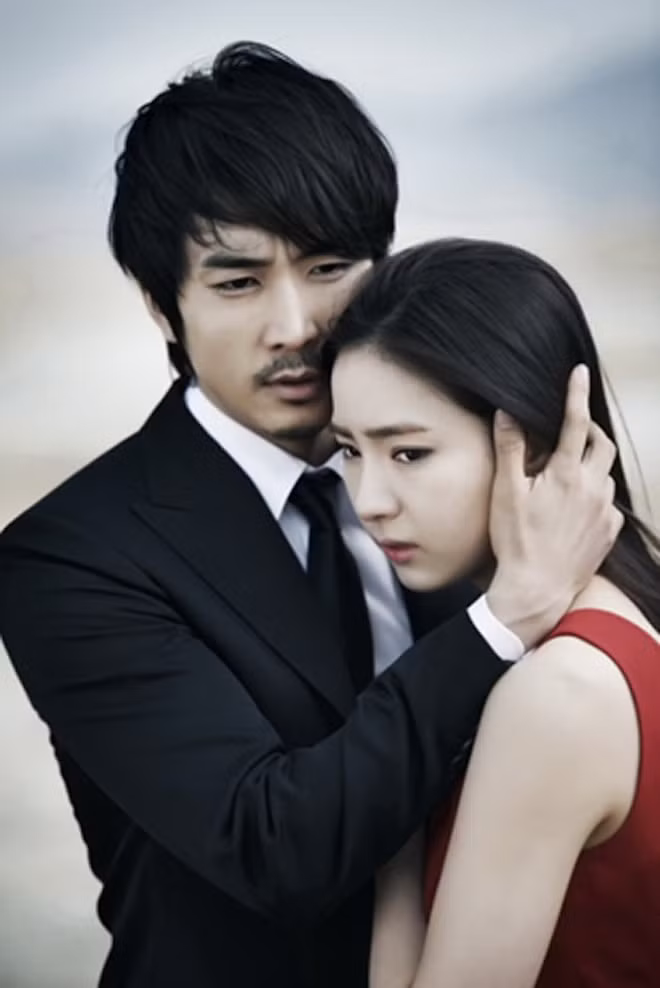 Trong một số tác phẩm của mình, nữ diễn viên vào vai những cô gái có tính cách kỳ quặc, mơ hồ, thiếu quyết đoán và đem đến kết cục nghiệt ngã, đau thương cho nam chính. Điều này khiến Shin Se Kyung đã bị ghét lại càng bị ghét nhiều hơn ẢNH: MBC