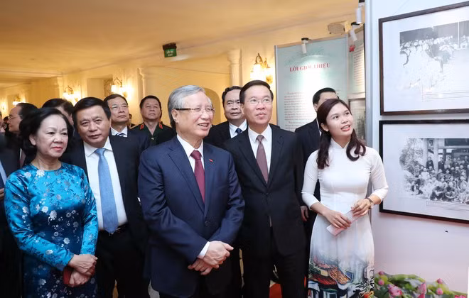 Các lãnh đạo Đảng, Nhà nước thăm trưng bày ảnh Chủ tịch Hồ Chí Minh -Ảnh: Chinhphu.vn