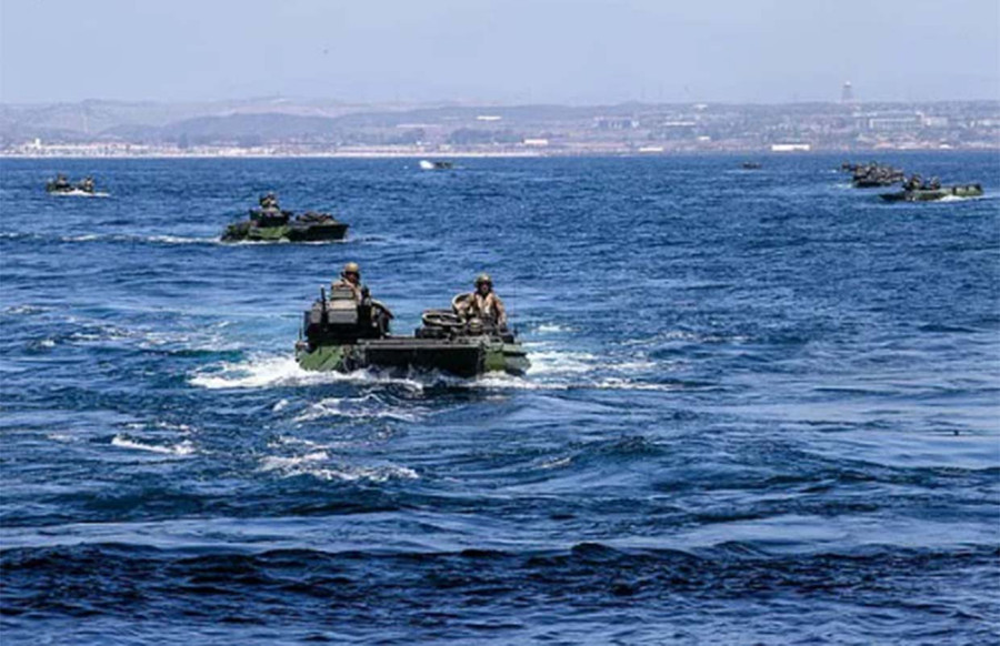 Các phương tiện của thủy quân lục chiến, hải quân và lực lượng tuần duyên Mỹ đang tiến hành tìm kiếm 8 binh lính còn mất tích thuộc Đơn vị viễn chinh thủy quân lục chiến Mỹ số 15 có căn cứ tại San Diego sau vụ tai nạn chết người. Ảnh: Đơn vị viễn chinh thủy quân lục chiến Mỹ số 15