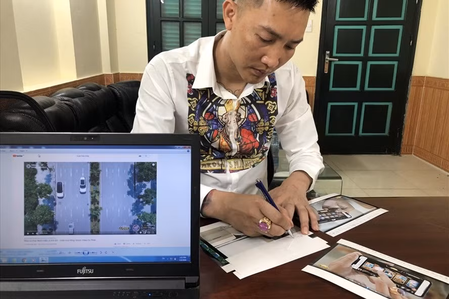 Huấn "Hoa Hồng" tại cơ quan điều tra. Ảnh:N.T Huấn