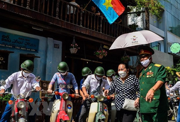 Tour du lịch Biệt động Sài Gòn đang thu hút nhiều du khách tìm hiểu, tham quan tại TP Hồ Chí Minh. (Ảnh: Hoàng Tuyết/TTXVN) Tour du lịch Biệt động Sài Gòn đang thu hút nhiều du khách tìm hiểu, tham quan tại TP Hồ Chí Minh. (Ảnh: Hoàng Tuyết/TTXVN)