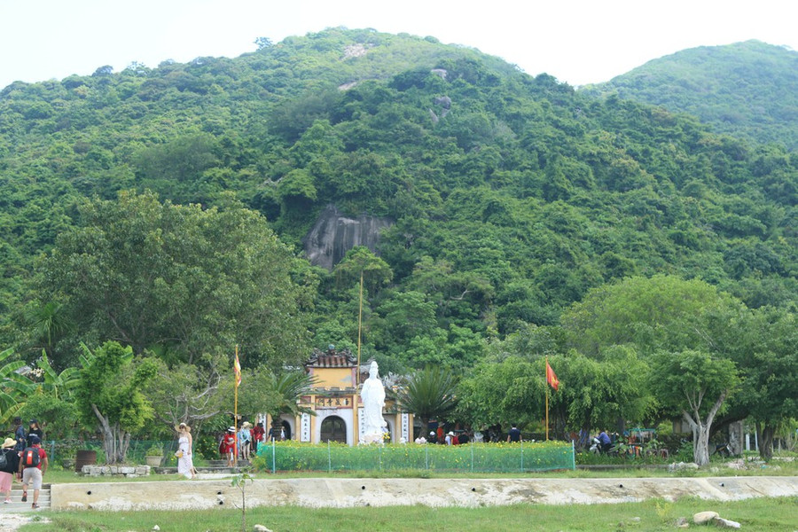 Chùa Hải Tạng - điểm tựa tâm linh của ngư dân đảo ẢNH: NGUYỄN VĂN CÔNG