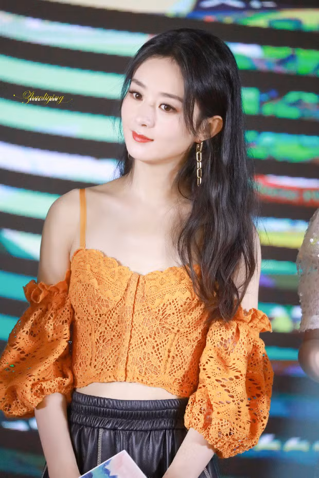 Mới đây, Triệu Lệ Dĩnh gây sự chú ý khi tham dự sự kiện quảng cáo cho show truyền hình 