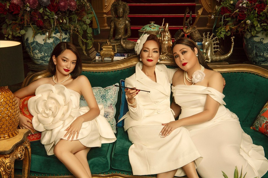  Tạo hình vương giả của 3 chị em Lý Gia do Kaity Nguyễn, NSND Lê Khanh và NSND Hồng Vân hóa thân. ẢNh: NSX. 