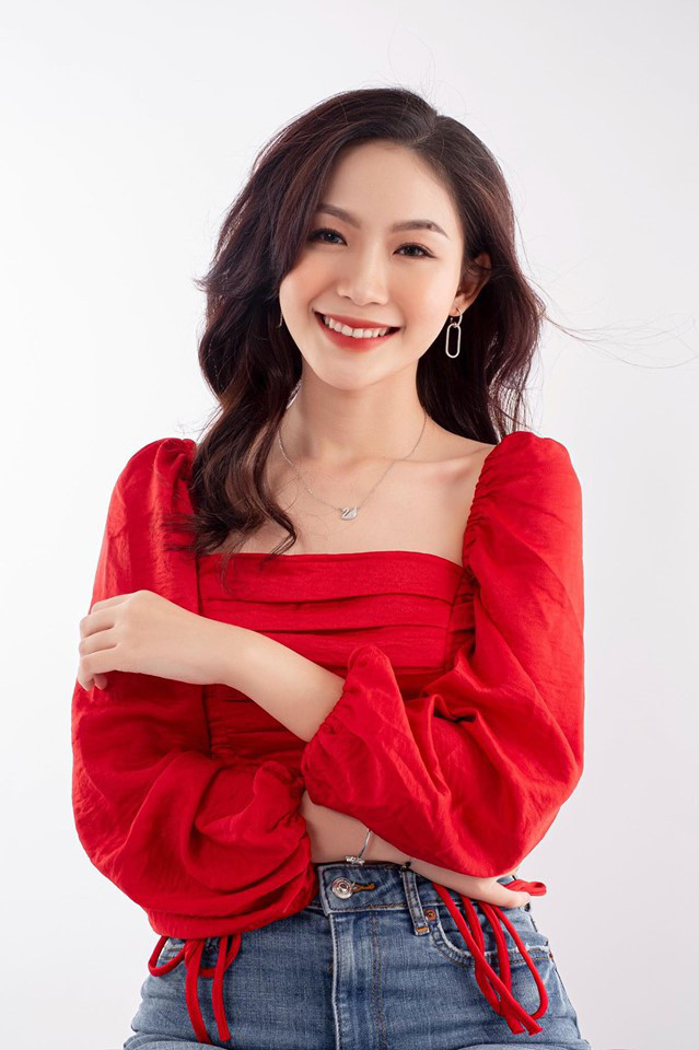 Người đẹp sở hữu số đo 3 vòng gợi cảm lần lượt là 82-61-93 cm.