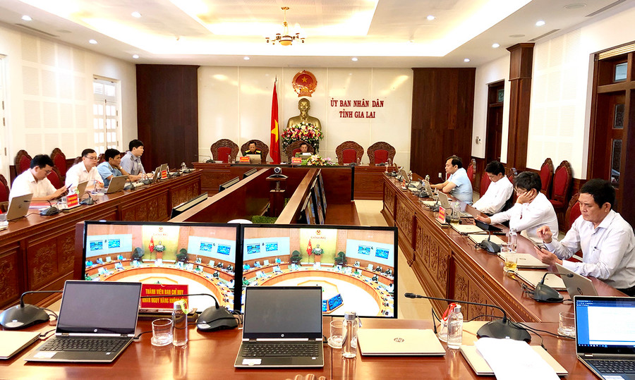  Điểm cầu tỉnh Gia Lai tham dự Hội nghị trực tuyến toàn quốc sơ kết công tác đảm bảo an ninh, an toàn hàng không dân dụng 7 tháng đầu năm. Ảnh: Lê Hòa 