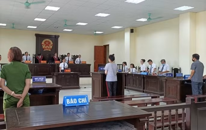 Quang cảnh phiên xét xử