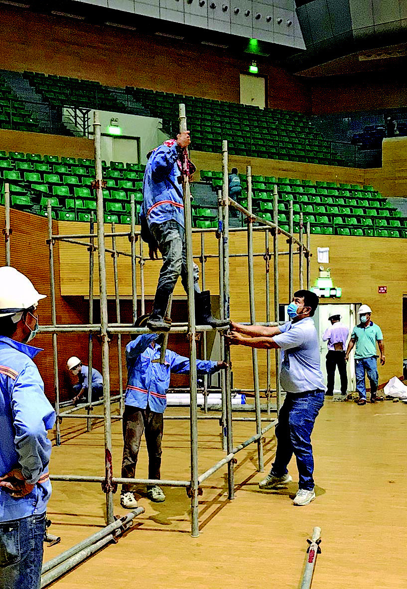 Nhiều doanh nghiệp lớn tài trợ thi công mẫu bệnh viện dã chiến tại Cung thể thao Tiên Sơn - Ảnh: T.T.