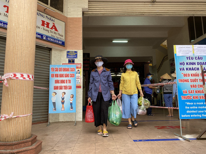 Đa số người dân chấp hành tốt chủ trương trên và mua khá nhiều thức ăn dự trữ trong 3 ngày