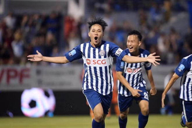 Minh Bình nổi bật trong màu áo CLB ẢNH: KHẢ HÒA