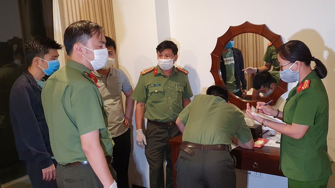 Công an TP.Đà Nẵng kiểm tra cơ sở lưu trú có người nước ngoài nhập cảnh trái phép tại Q.Ngũ Hành Sơn - Ảnh: N.T