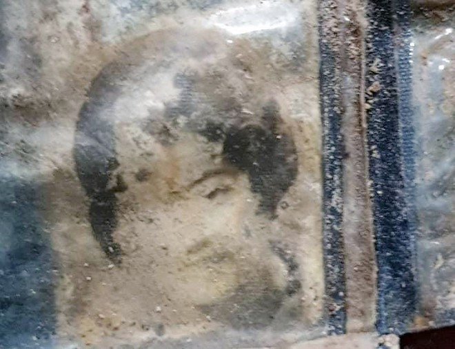  Một tấm hình phụ nữ khác được tìm thấy trong khu mộ tập thể - Ảnh: Đ.T