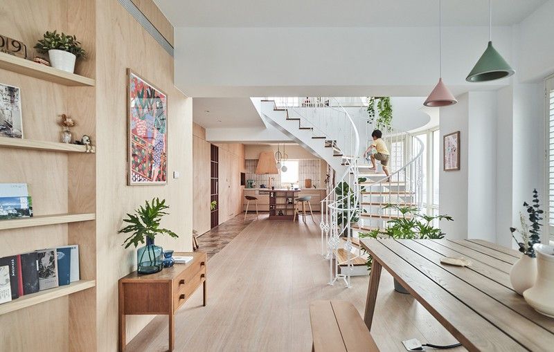 Các bậc thang được tính toán hợp lý để đứa trẻ có thể tự leo trèo mà không bị ngã.