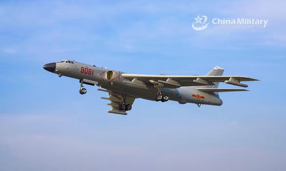 Một chiếc máy bay ném bom chiến lược H-6 thuộc trung đoàn máy bay ném bom của Bộ tư lệnh Chiến khu Nam Bộ, Quân giải phóng Nhân dân Trung Quốc (PLA) - Ảnh: Quân đội Trung Quốc