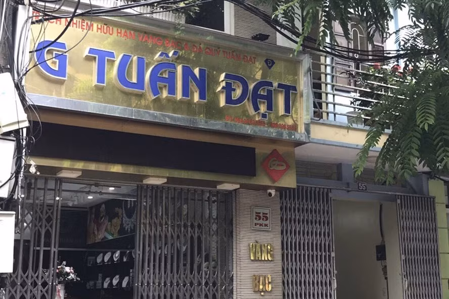 Tiệm vàng - nơi gia chủ trình báo bị trộm 350 cây vàng. Ảnh: V.A.