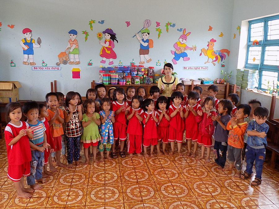 Quan tâm chăm sóc giáo dục trẻ em vùng dân tộc thiểu số. Ảnh: Thanh Nhật 
